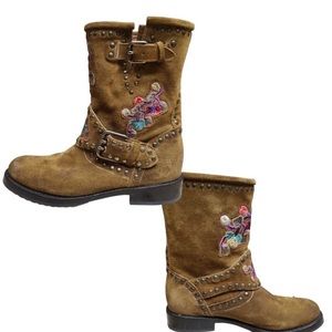 Frye Nat Embroidered Flowers and Studs Suede size 8B boots